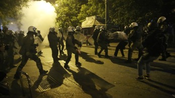 Ανακοίνωση του ΣΥΡΙΖΑ για το ξεγύμνωμα προσαχθέντα από τα ΜΑΤ