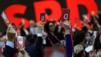 Γερμανία: Μένει στην κυβέρνηση το SPD
