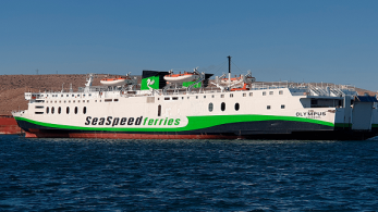 Το Olympus έδεσε πρώτο για το 2020 στον Πειραιά