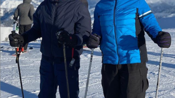 Το θρυλικό δίδυμο Σβαρτσενέγκερ-Ίστγουντ κάνει σκι