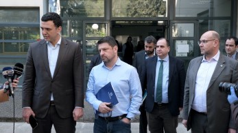 Κικίλιας-Χαρδαλιάς ανακοινώνουν τα νέα μέτρα- Χωρίς sms η εστίαση