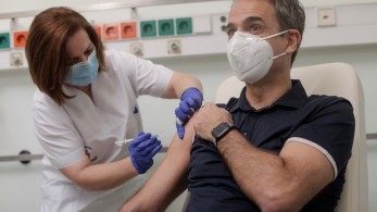 Κορωνοϊός: Το «πόδι στο γκάζι» για την επιχείρηση «Ελευθερία»