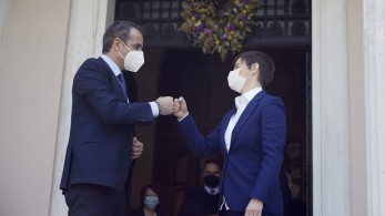 Στο Μ. Μαξίμου η πρωθυπουργός της Σερβίας: Το ευχαριστώ στον Κ. Μητσοτάκη