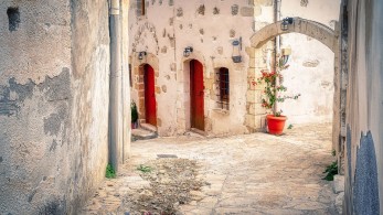 Ζαχαράκη: Όποιοι περιορισμοί υπάρχουν για τους Έλληνες ισχύουν και τους τουρίστες