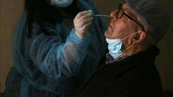 Σταθερά πτωτική τάση της πανδημίας-Μείωση 33% στο ιικό φορτίο της Αττικής