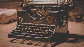 Η “Εστία” και ο “Πρετεντέρης” της λαϊκής δεξιάς