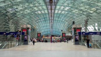 Κομισιόν: Άρση των ταξιδιωτικών περιορισμών για τους εμβολιασμένους