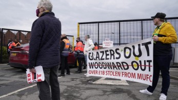 Οπαδοί Γιουνάιτεντ: «Θα πεθάνει, ο Τζόελ Γκλέιζερ»