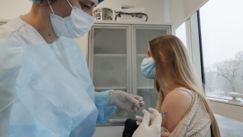 Ουκρανία: Επιπλέον προμήθεια 10 εκατομμυρίων δόσεων, του εμβολίου της Pfizer