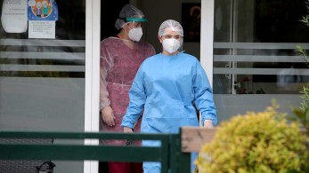 Κορωνοϊος: 1.317 νέα κρούσματα, 811 διασωληνωμένοι, 80 θάνατοι