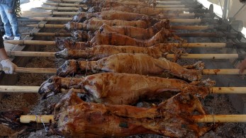 Το Πάσχα στο χωριό και το Πάσχα των κορόιδων Το Πάσχα στο χωριό και το Πάσχα των κορόιδων