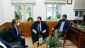 Πέτσας από Κρήτη: Μπαίνει τέλος στην “ακυβερνησία” των δήμων