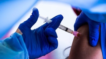 Εμβόλιο για τους 45-49 ετών: Αθρόα συμμετοχή και ανταπόκριση – 260.000 ραντεβού σε λίγες ώρες