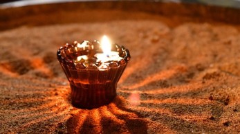 Πρώτη Ανάσταση: Και φέτος έκλεψε την παράσταση στη Χίο ο “ιπτάμενος” ιερέας (Vid)