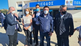 Νίκος Χαρδαλιάς: Αυτοψία στο mega εμβολιαστικό κέντρο της Ρόδου (Vid)