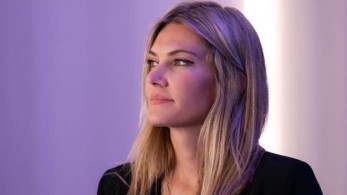 Εύα Καϊλή: Ήρθε ο …πελαργός για την ευρωβουλευτή του ΚΙΝΑΛ