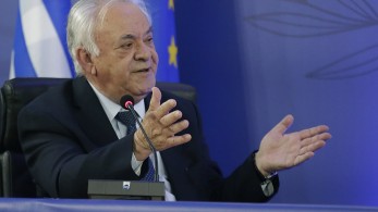 Ανοιχτά μαγαζιά τις Κυριακές: Ο Δραγασάκης πήγε για μαλλί και βγήκε κουρεμένος! (video)