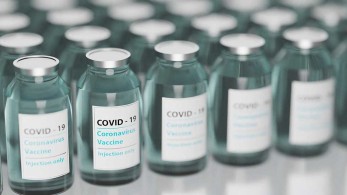 Δημόπουλος-Μανωλόπουλος: Τι δείχνει η σύγκριση των εμβολίων Pfizer και AstraZeneca