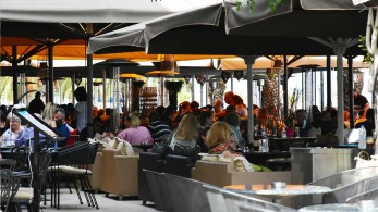 Πελώνη: Εντατικοί έλεγχοι τα Σαββατοκύριακα σε εστίαση για ωράριο και μάσκες