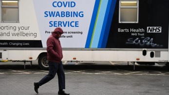 Ηλ. Μόσιαλος: Αν επικρατήσει το ινδικό στέλεχος, θ’ απαιτηθούν περισσότεροι εμβολιασμοί