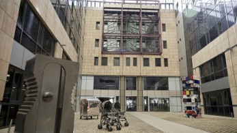 Υπ. Μετανάστευσης: «Ο ΣΥΡΙΖΑ προτείνει πολιτική επιστροφής σε νησιά αποθήκες ψυχών»