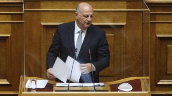 Βουλή: Σφυροκόπημα Τσιάρα σε Τσίπρα