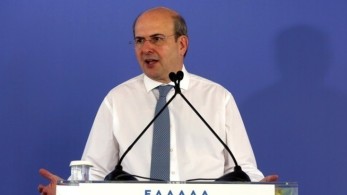 Χατζηδάκης με τα παιδιά του “Ερμή” στη δράση «Δωρίζω ένα φυτό που καλλιέργησα με αγάπη»