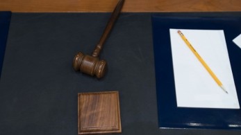 Ψευτογιατρός: Στο σκαμνί για 12 ανθρωποκτονίες και 14 απόπειρες