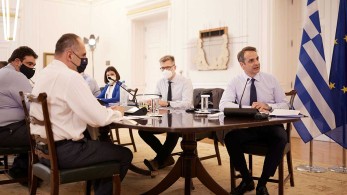 Μητσοτάκης στο υπουργικό: Από αύριο ενεργοποιείται το Πιστοποιητικό Covid για ασφαλές καλοκαίρι