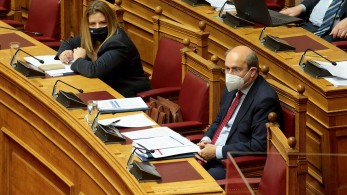 Υψηλοί τόνοι στη Βουλή για το εργασιακό