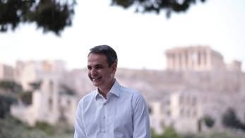 Όχι εκλογές. Αλλά “γενέθλιος” ανασχηματισμός;