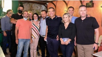 Όλα τα σφάζει όλα τα μαχαιρώνει ο Τσίπρας – Και για κορωνοϊό ούτε που άκουσε! (vid) Όλα τα σφάζει όλα τα μαχαιρώνει ο Τσίπρας – Και για κορωνοϊό ούτε που άκουσε! (vid)