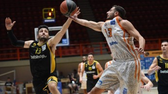 Από την Πάτρα πλησίασε την 3η θέση η ΑΕΚ 