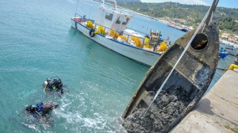 Υπουργείο Ναυτιλίας: 14 τόνοι σκουπιδιών ανασύρθηκαν από 8 λιμάνια σε 4 ημέρες
