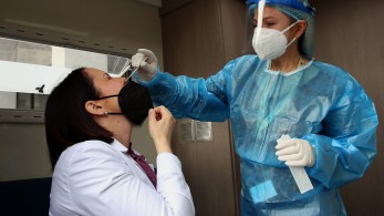 Συναγερμός για την ινδική μετάλλαξη: Μέχρι τέλη Αυγούστου θα έχει επικρατήσει στην Ελλάδα