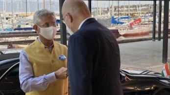 Τι ψάχνει ο Ινδός στην Αθήνα;