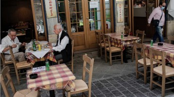 Πώς θα λειτουργούν οι χώροι εστίασης και ψυχαγωγίας-Τι ισχύει για εμβολιασμένους και μη