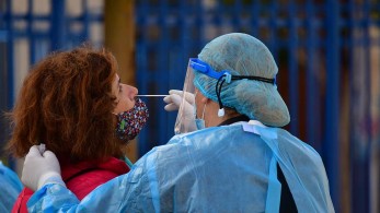 Επικράτηση μετάλλαξης Δέλτα μέχρι τέλη Αυγούστου-Θα πάμε στα 1.000 κρούσματα