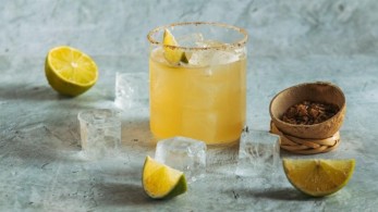 Καλοκαίρι: Τι “τίμημα” σε θερμίδες έχει ένα δροσερό κοκτέιλ;