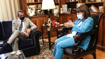 Μητσοτάκης σε ΠτΔ: Η αντιμετώπιση της πανδημίας είναι η μάχη της γενιάς μας