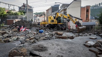 Βέλγιο: Ορμητικοί χείμαρροι παρέσυραν αυτοκίνητα, πεζοδρόμια στην πόλη Ντινάν