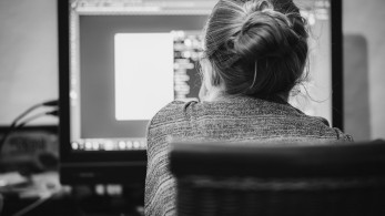 Απόφαση ΣτΕ για το Δημόσιο: Διάλειμμα 15 λεπτών για κάθε δίωρο μπροστά από τον υπολογιστή