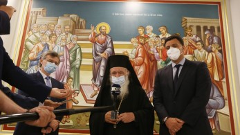 Η Εκκλησία βάζει «πλάτη» για τους εμβολιασμούς