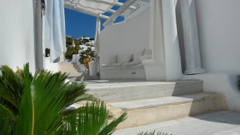 ΑΔΑΕ – Βίλες στη Μύκονο: Μεσιτικά-φάντασμα και «μαύρα» ενοίκια 57.000 ευρώ την ημέρα