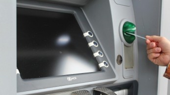 ΑΤΜ και internet banking αλλάζουν το τραπεζικό σκηνικό