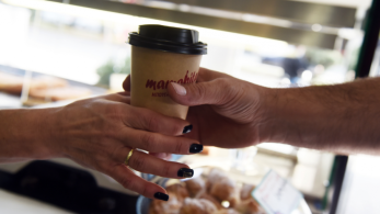 ΚΥΑ νέων μέτρων: Τι ισχύει για take away, τι κάνουμε εάν δεν έχουμε έγγραφο ταυτοπροσωπείας