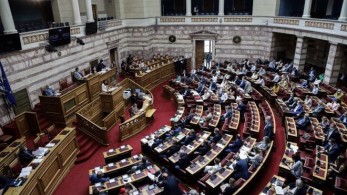 Βουλή: Ψηφίστηκε το νομοσχέδιο για τη διαχείριση των απορριμμάτων