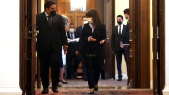 47η Επέτειος Αποκατάστασης της Δημοκρατίας: Με Μπεκατώρου, Φύσσα, Αξαρλιάν και Μομφεράτο