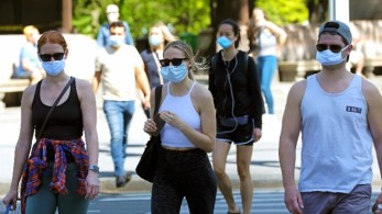 ΗΠΑ: Τα CDC προειδοποιούν ότι έρχεται “η πανδημία των ανεμβολίαστων”