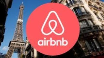 Ξενοδόχοι: Να μένουν καραντίνα στα “airbnb” οι θετικοί στον ιό τουρίστες
